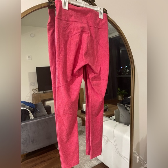 Outdoor Voices 3/4 warm up leggings in flamingo pink. Size small - Picture 11 of 13